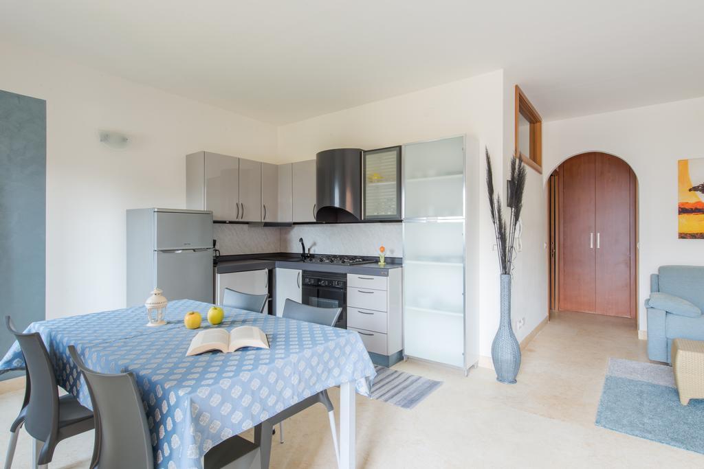 Villa Due Leoni - Residence เบรนโซเน ซูล การ์ดา ภายนอก รูปภาพ